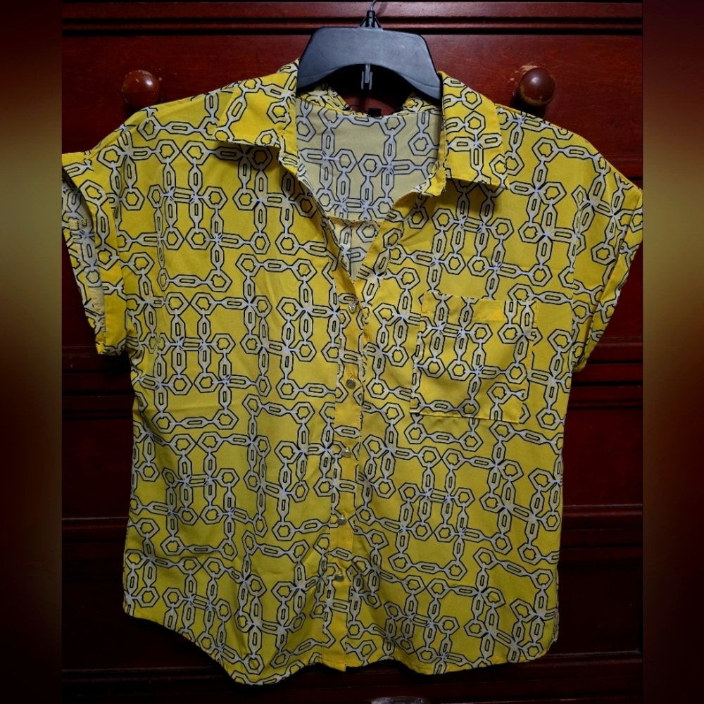 Adrienne Vittadini Yellow Geometric Button Down Shirt